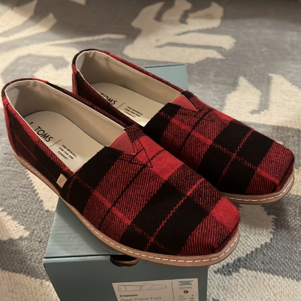 TOMS classic slip ons - Picture 3 of 9